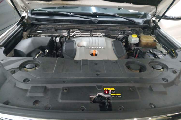 Used Haval H9 2015 2.0T Four-Wheel Drive Luxury 7-Seater Engine Bay