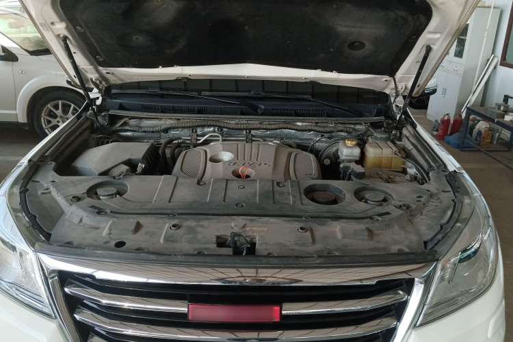 Used Haval H9 2015 2.0T Four-Wheel Drive Luxury 7-Seater Engine Bay