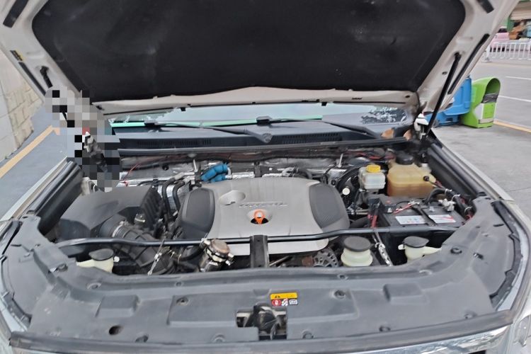 Used Haval H9 2015 2.0T Four-Wheel Drive Luxury Model 5 Seats Engine Bay