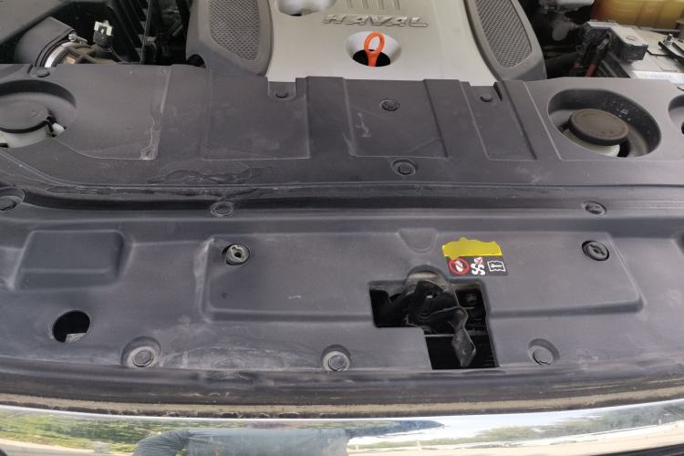 Used Haval H9 2015 2.0T Four-Wheel Drive Luxury 7-Seater Engine Bay