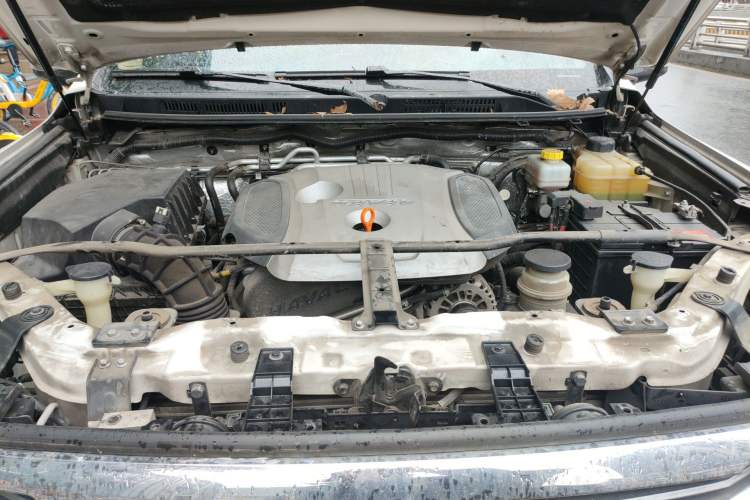 Used Haval H9 2015 2.0T Four-Wheel Drive Luxury 7-Seater Engine Bay