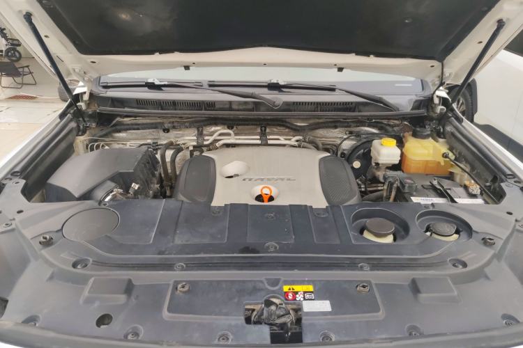 Used Haval H9 2015 2.0T Four-Wheel Drive Standard Model 7 Seats Engine Bay