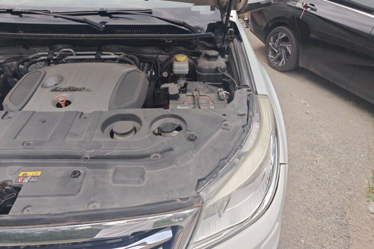 Used Haval H9 2015 2.0T Four-Wheel Drive Luxury 7-Seater Engine Bay Left