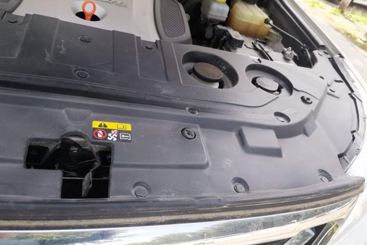 Used Haval H9 2015 2.0T Four-Wheel Drive Luxury 7-Seater Engine Bay Left