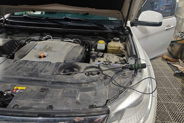 Used Haval H9 2015 2.0T Four-Wheel Drive Standard Model 7 Seats Engine Bay Left