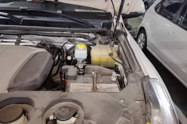 Used Haval H9 2015 2.0T Four-Wheel Drive Luxury 7-Seater Engine Bay Left