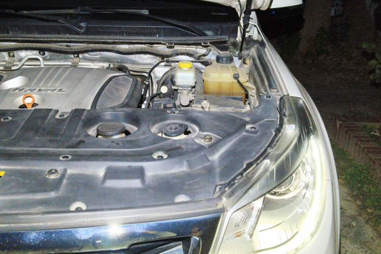 Used Haval H9 2015 2.0T Four-Wheel Drive Luxury 7-Seater Engine Bay Left