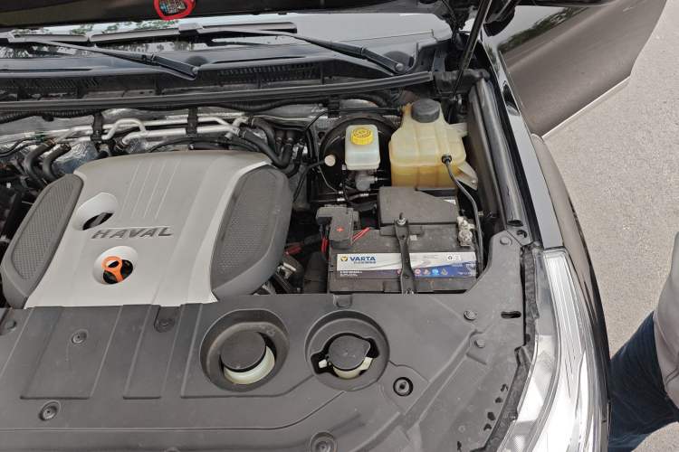 Used Haval H9 2015 2.0T Four-Wheel Drive Luxury 7-Seater Engine Bay Left