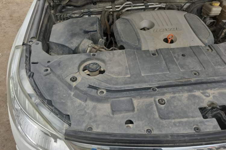 Used Haval H9 2015 2.0T Four-Wheel Drive Luxury 7-Seater Engine Bay Right