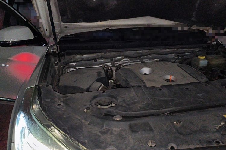 Used Haval H9 2015 2.0T Four-Wheel Drive Luxury 7-Seater Engine Bay Right