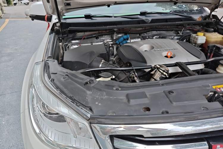 Used Haval H9 2015 2.0T Four-Wheel Drive Luxury Model 5 Seats Engine Bay Right