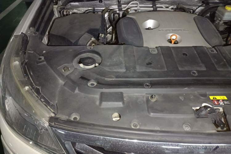 Used Haval H9 2015 2.0T Four-Wheel Drive Ultra-Luxury 7-Seater Engine Bay Right