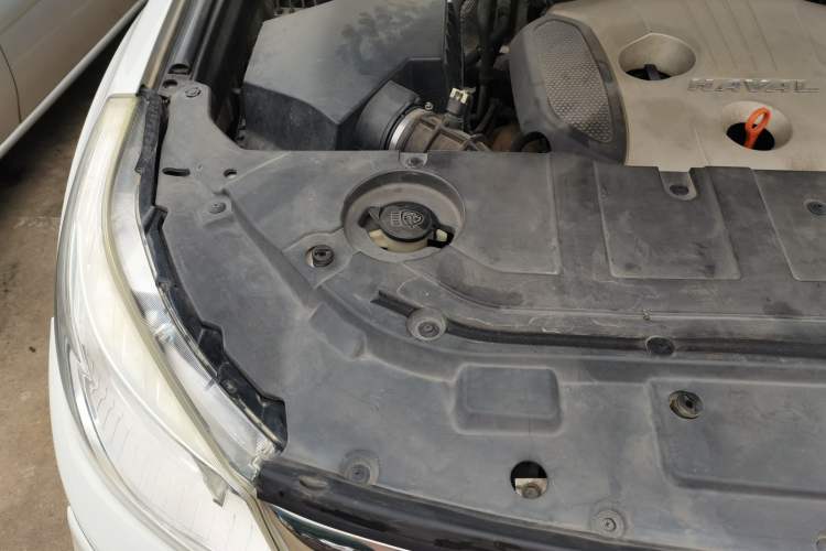 Used Haval H9 2015 2.0T Four-Wheel Drive Luxury 7-Seater Engine Bay Right