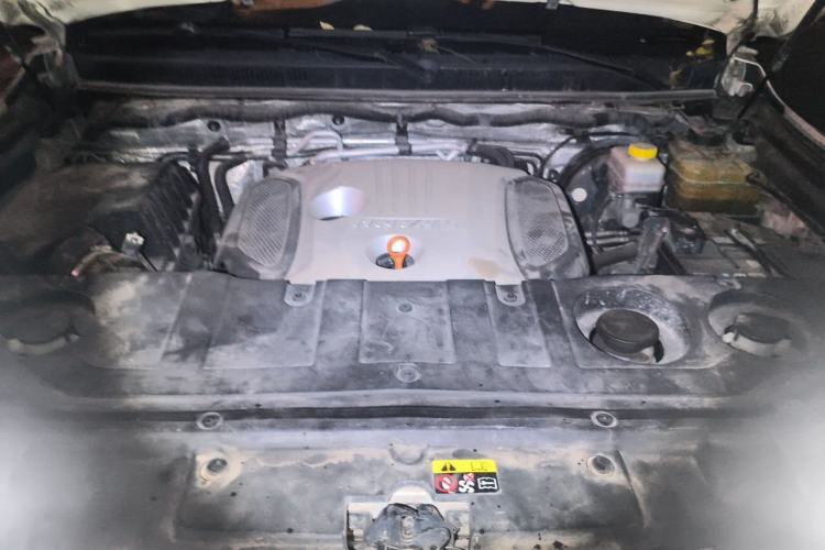 Used Haval H9 2015 2.0T Four-Wheel Drive Luxury 7-Seater Engine Bay
