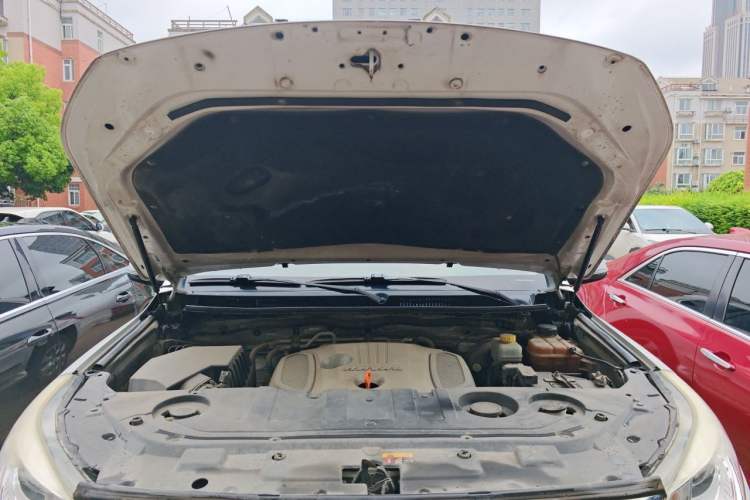 Used Haval H9 2015 2.0T Four-Wheel Drive Luxury 7-Seater Engine Bay