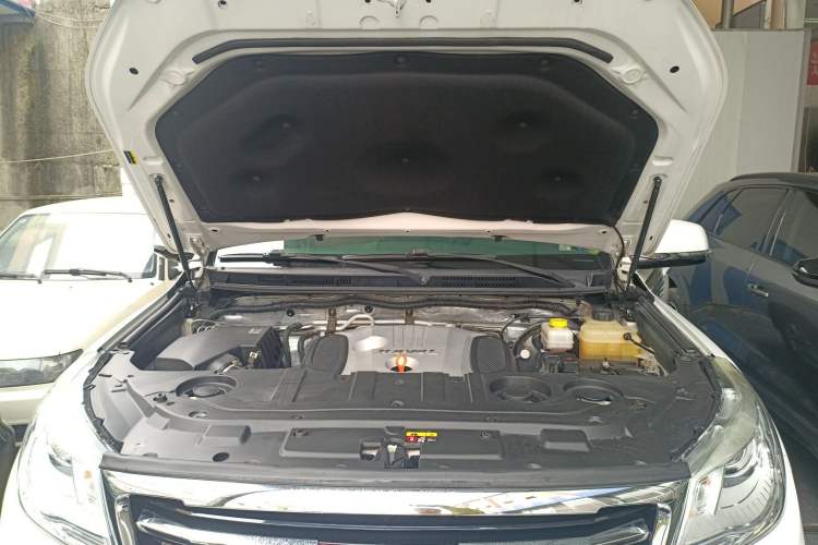 Used Haval H9 2015 2.0T Four-Wheel Drive Luxury 7-Seater Engine Bay