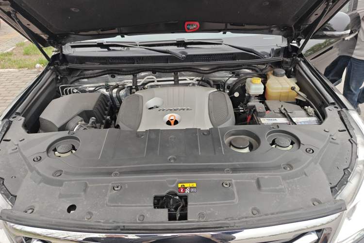 Used Haval H9 2015 2.0T Four-Wheel Drive Luxury 7-Seater Engine Bay