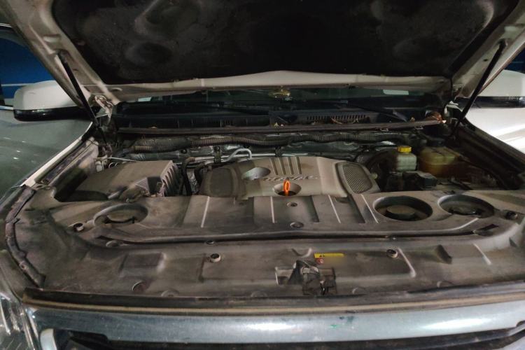 Used Haval H9 2015 2.0T Four-Wheel Drive Luxury 7-Seater Engine Bay