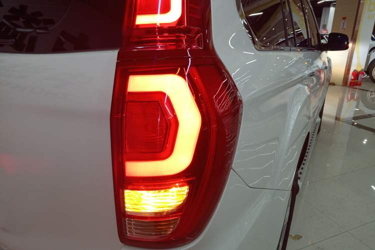 Used Haval H9 2015 2.0T Four-Wheel Drive Luxury 7-Seater Exterior 3