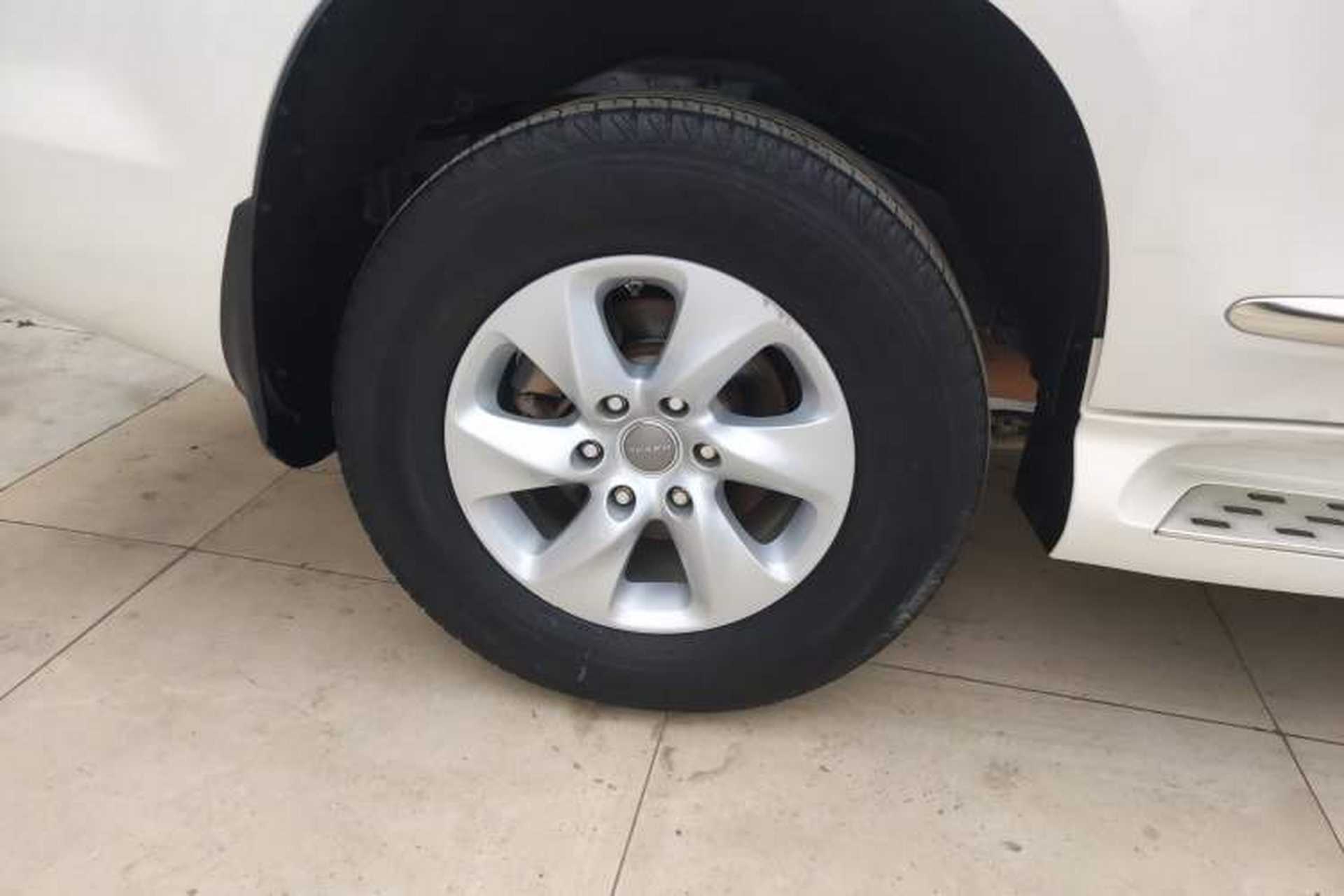 Used Haval H9 2015 2.0T Four-Wheel Drive Standard Model 7 Seats Exterior 5
