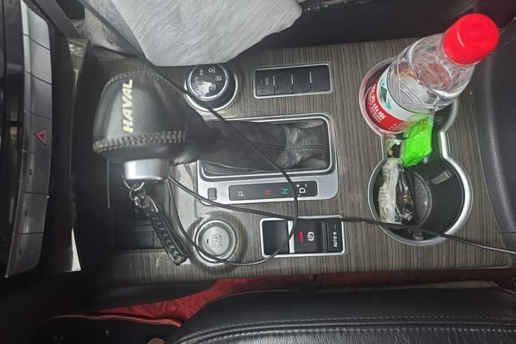 Used Haval H9 2015 2.0T Four-Wheel Drive Luxury 7-Seater Gear Lever