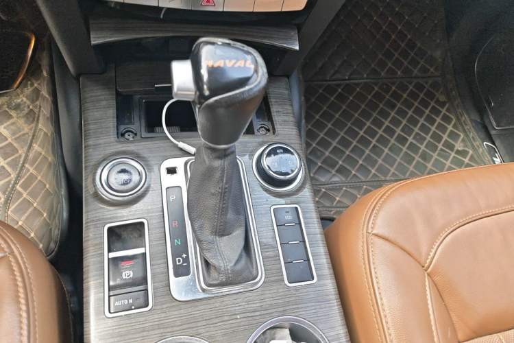 Used Haval H9 2015 2.0T Four-Wheel Drive Luxury 7-Seater Gear Lever