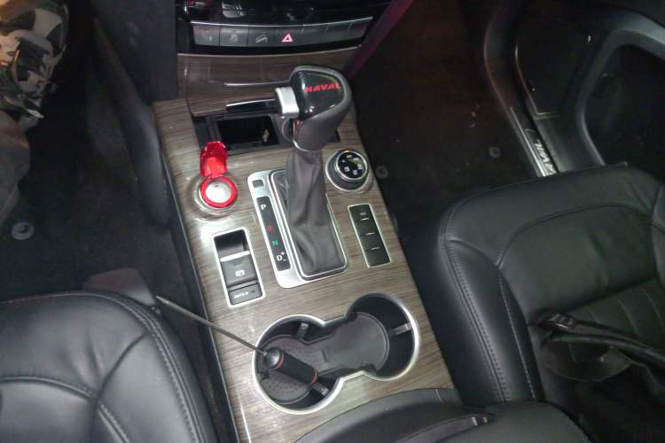 Used Haval H9 2015 2.0T Four-Wheel Drive Luxury 7-Seater Gear Lever
