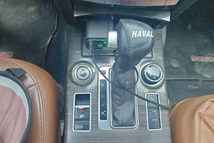 Used Haval H9 2015 2.0T Four-Wheel Drive Luxury 7-Seater Gear Lever