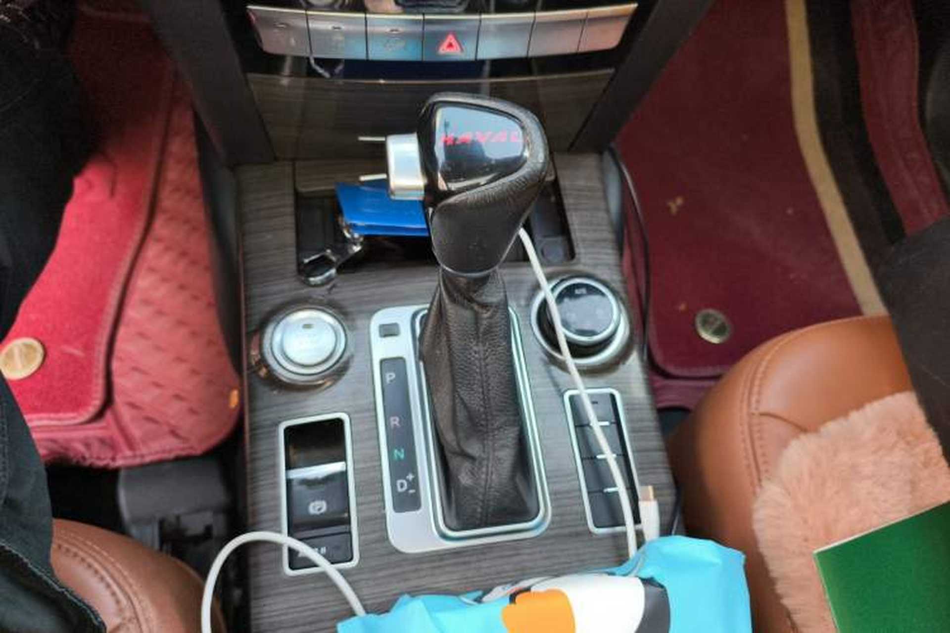 Used Haval H9 2015 2.0T Four-Wheel Drive Luxury 7-Seater Gear Lever