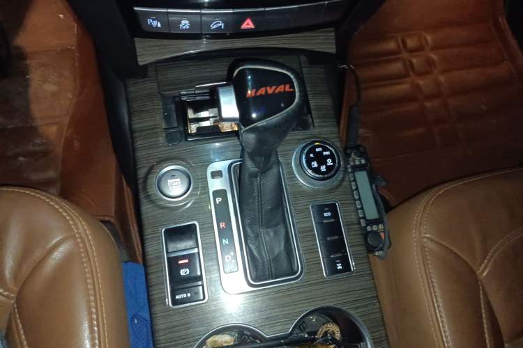 Used Haval H9 2015 2.0T Four-Wheel Drive Ultra-Luxury 7-Seater Gear Lever