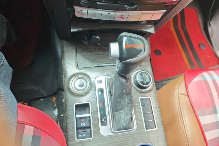 Used Haval H9 2015 2.0T Four-Wheel Drive Luxury 7-Seater Gear Lever