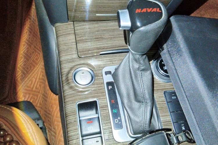Used Haval H9 2015 2.0T Four-Wheel Drive Luxury 7-Seater Gear Lever