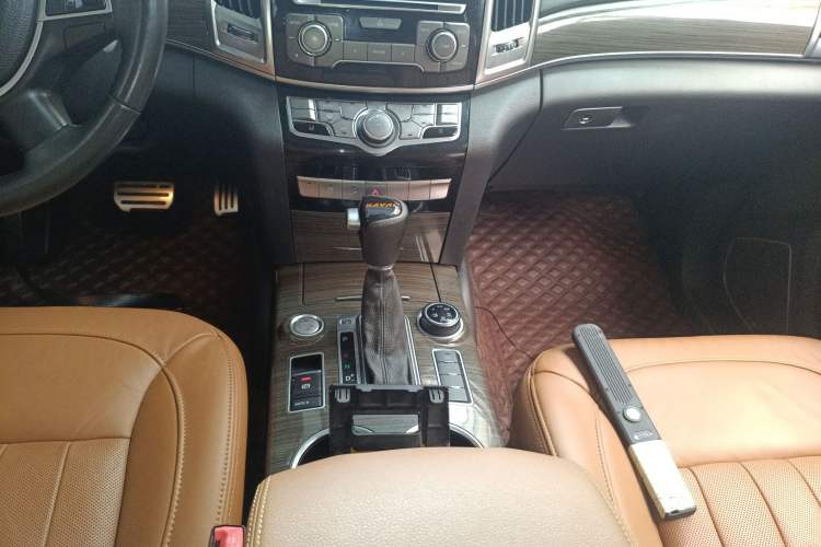 Used Haval H9 2015 2.0T Four-Wheel Drive Luxury 7-Seater Gear Lever