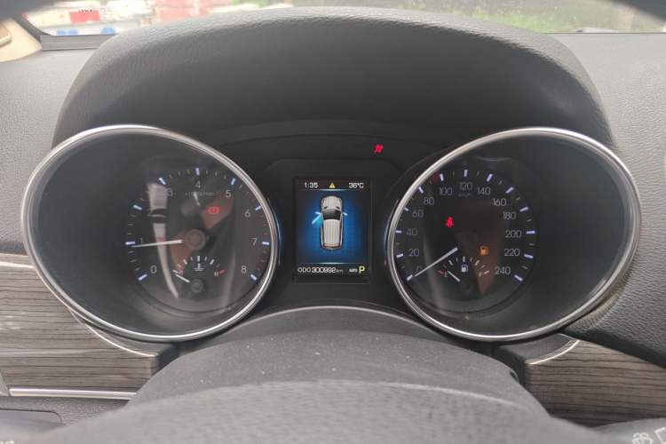 Used Haval H9 2015 2.0T Four-Wheel Drive Luxury 7-Seater Instrument Cluster