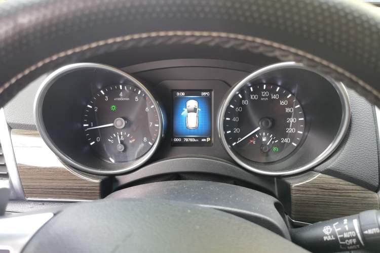 Used Haval H9 2015 2.0T Four-Wheel Drive Luxury 7-Seater Instrument Cluster