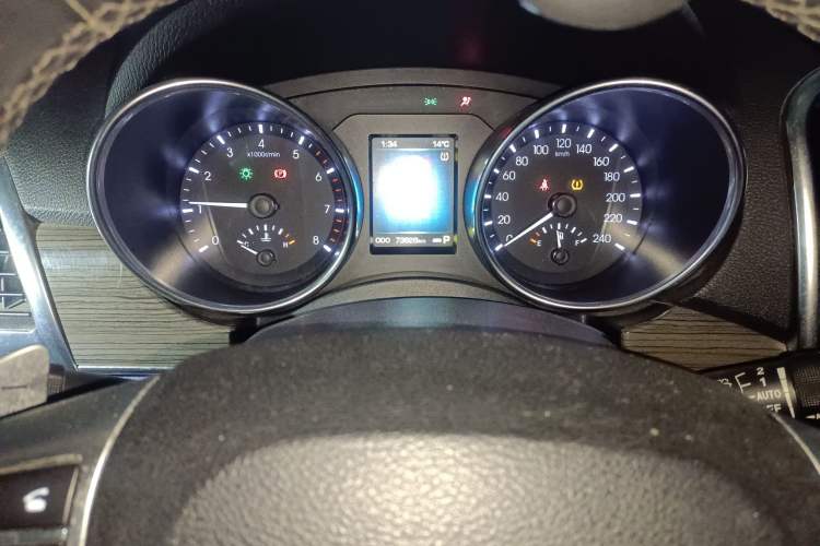 Used Haval H9 2015 2.0T Four-Wheel Drive Ultra-Luxury 7-Seater Instrument Cluster