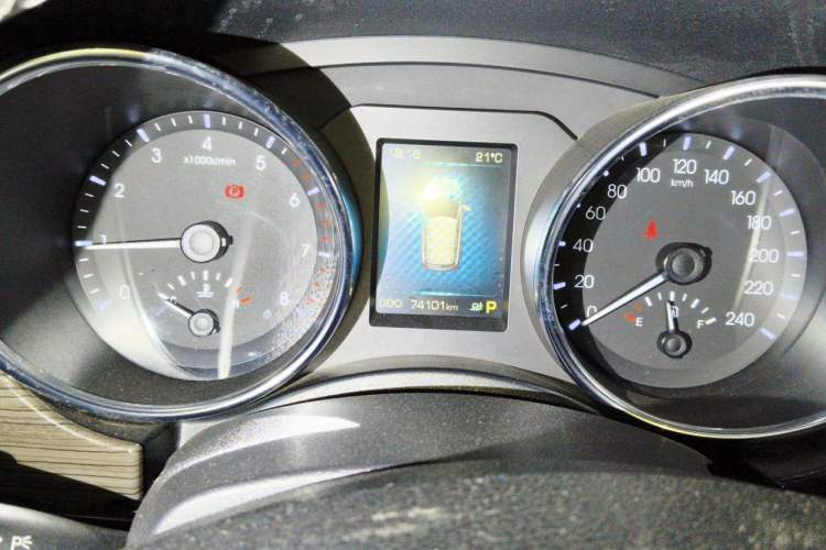 Used Haval H9 2015 2.0T Four-Wheel Drive Luxury 7-Seater Instrument Cluster