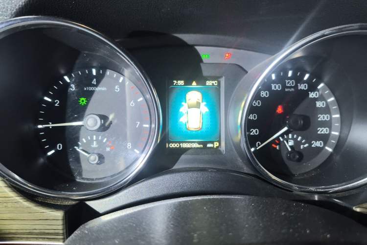 Used Haval H9 2015 2.0T Four-Wheel Drive Luxury 7-Seater Instrument Cluster