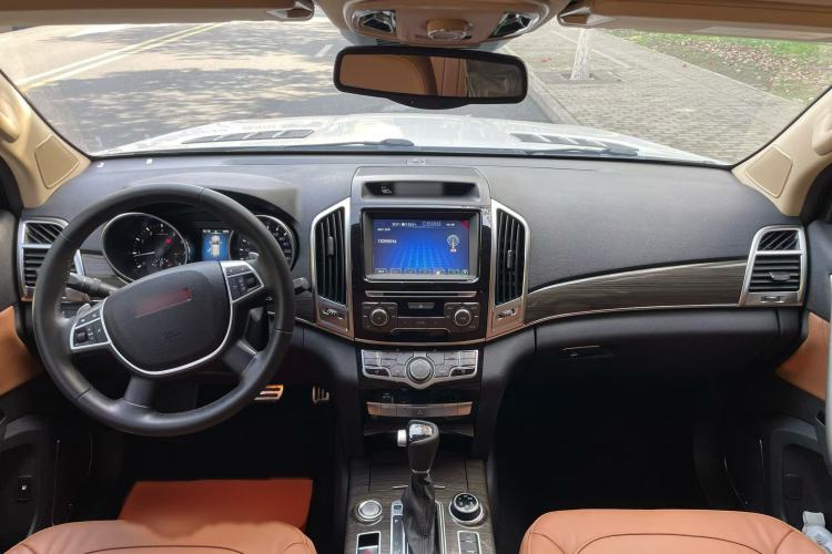 Used Haval H9 2015 2.0T Four-Wheel Drive Luxury 7-Seater Interior 1