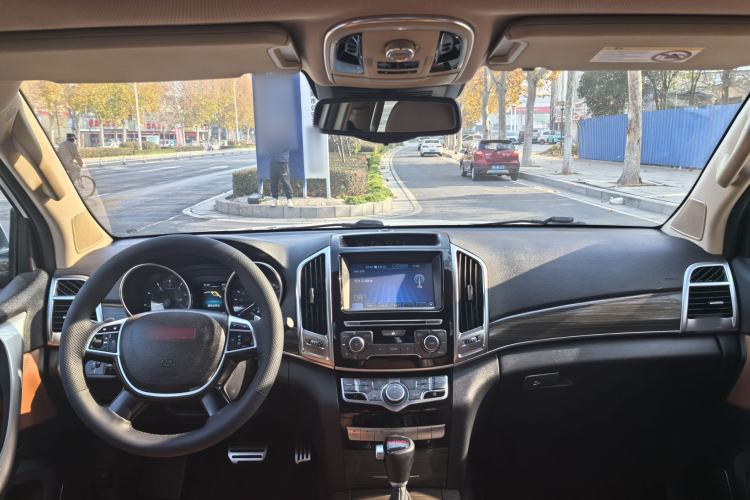 Used Haval H9 2015 2.0T Four-Wheel Drive Luxury 7-Seater Interior 1