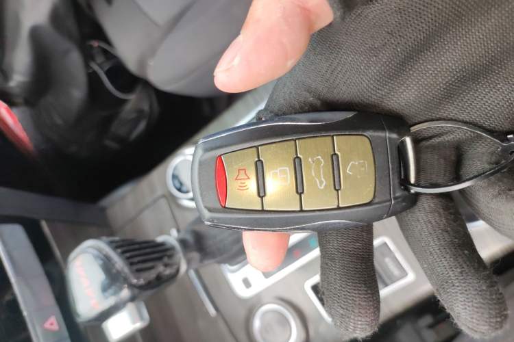 Used Haval H9 2015 2.0T Four-Wheel Drive Standard Model 7 Seats Interior 1