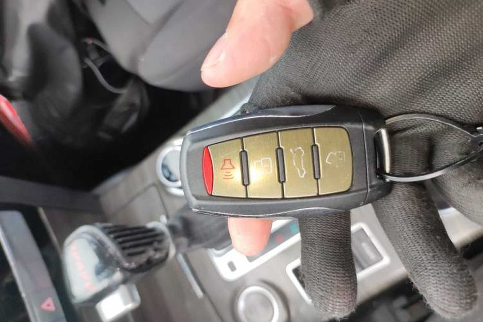 Used Haval H9 2015 2.0T Four-Wheel Drive Standard Model 7 Seats Interior 1