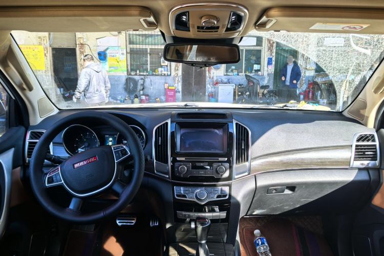 Used Haval H9 2015 2.0T Four-Wheel Drive Luxury 7-Seater Interior 1