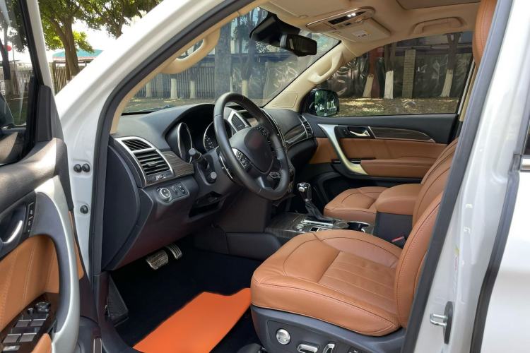 Used Haval H9 2015 2.0T Four-Wheel Drive Luxury 7-Seater Interior 2