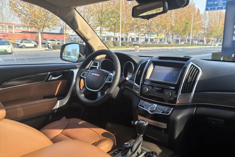 Used Haval H9 2015 2.0T Four-Wheel Drive Luxury 7-Seater Interior 2