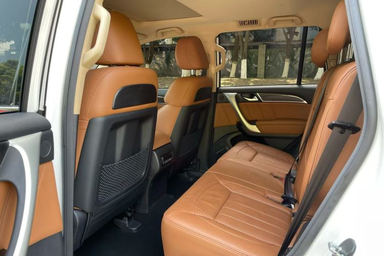 Used Haval H9 2015 2.0T Four-Wheel Drive Luxury 7-Seater Interior 3