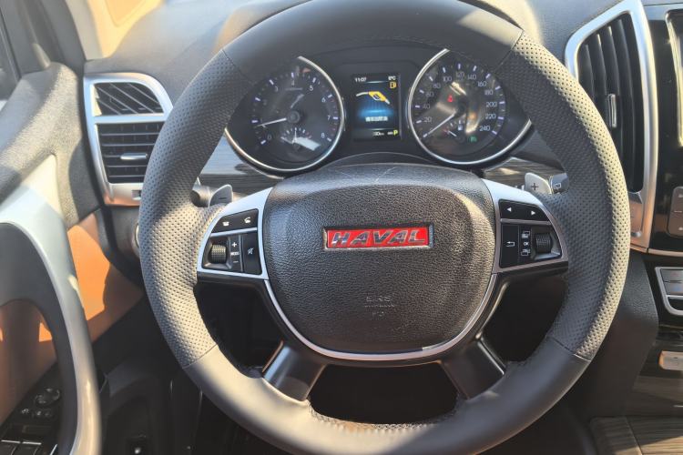 Used Haval H9 2015 2.0T Four-Wheel Drive Luxury 7-Seater Interior 3