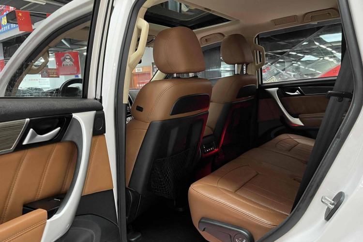 Used Haval H9 2015 2.0T Four-Wheel Drive Luxury 7-Seater Interior 3