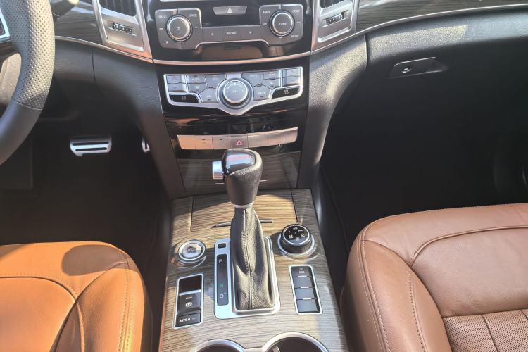 Used Haval H9 2015 2.0T Four-Wheel Drive Luxury 7-Seater Interior 4