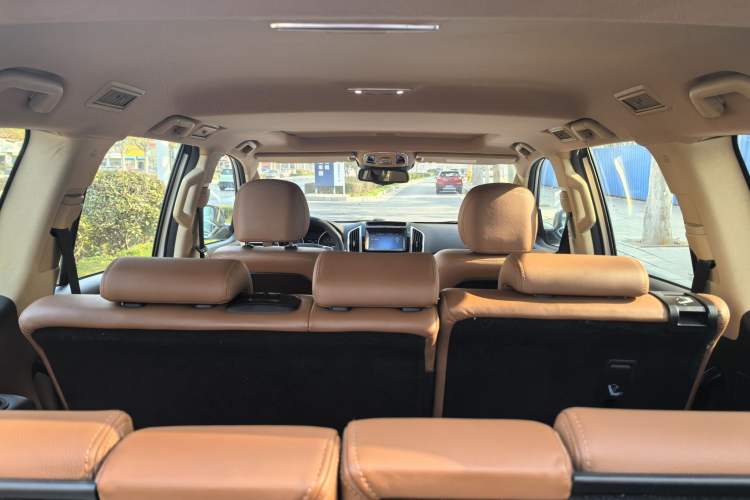 Used Haval H9 2015 2.0T Four-Wheel Drive Luxury 7-Seater Interior 6
